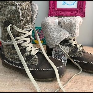 MukLuks boots